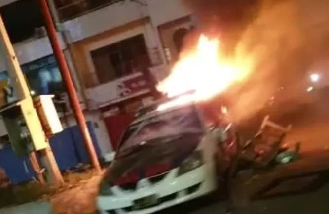 Tim Futsal TNI dan Polri Bentrok, Pos Polisi Dirusak Kendaraan Dinas Polisi Dibakar...