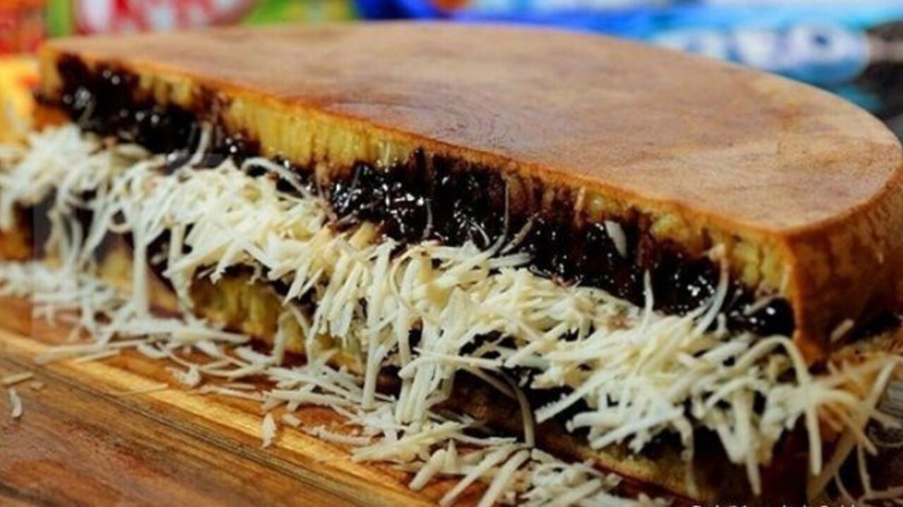 Martabak Coklat Keju, Camilan Kekinian yang Menggoyang Lidah