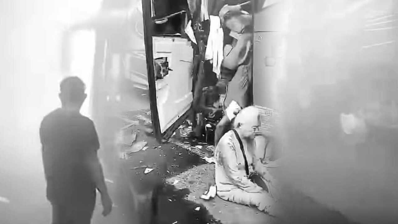 Diduga akibat Kabut Asap, Bus Damri Tabrak Bus ALS di Tol Palindra