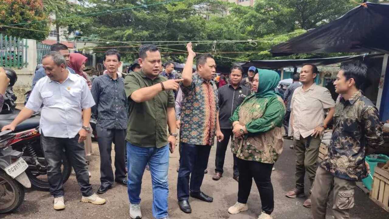 DPRD OKU Desak Penertiban Pedagang Pasar Atas Baturaja