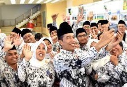 Presiden Jokowi Bicara 3 Komponen SDM Unggul dari Guru Honorer