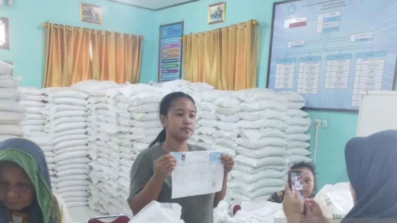 Bulog Tuntaskan Penyaluran Bantuan Pangan di OKU Raya