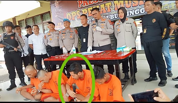 Pengakuan Tersangka Begal Ini Bikin Polisi dan Wartawan Spontan Tertawa