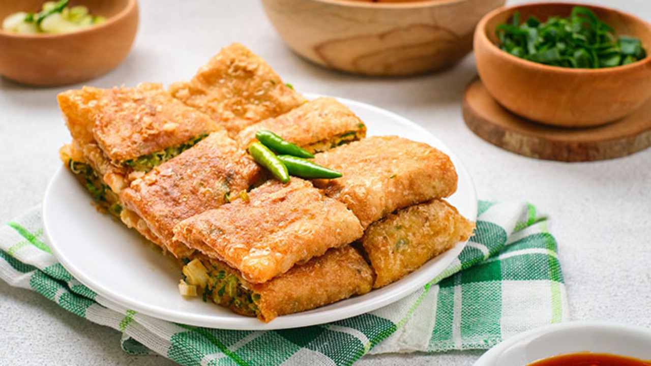 Martabak Telur : Kuliner Legendaris yang Terus Memikat Lidah Indonesia