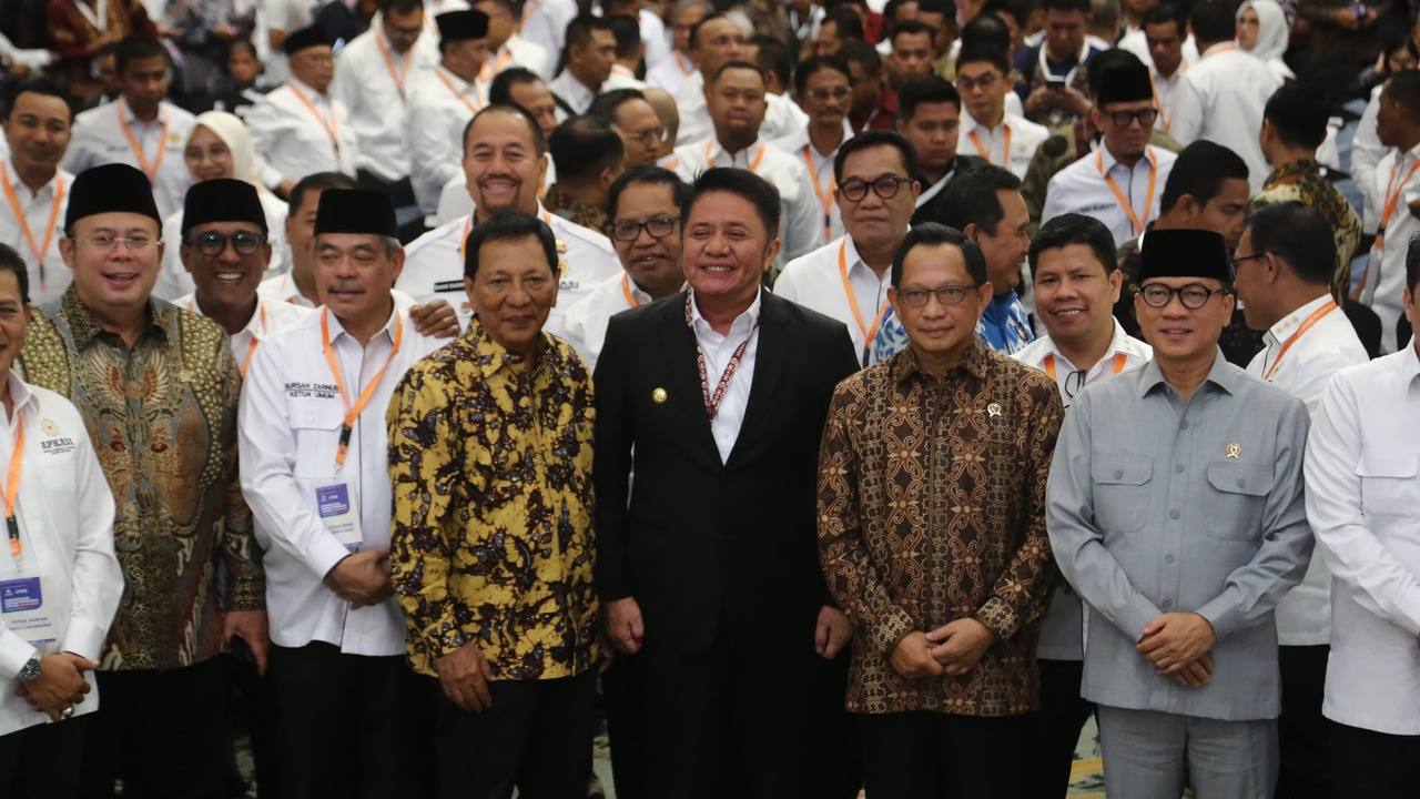 Gubernur Herman Deru Hadiri Pelantikan APKASI Periode 2025–2030, Tegaskan Sinergi Daerah-Pusat Kian Solid