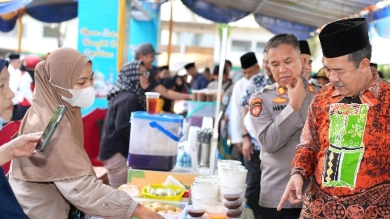 Dorong Perekonomian Masyarakat, Tampilkan Makanan Lokal