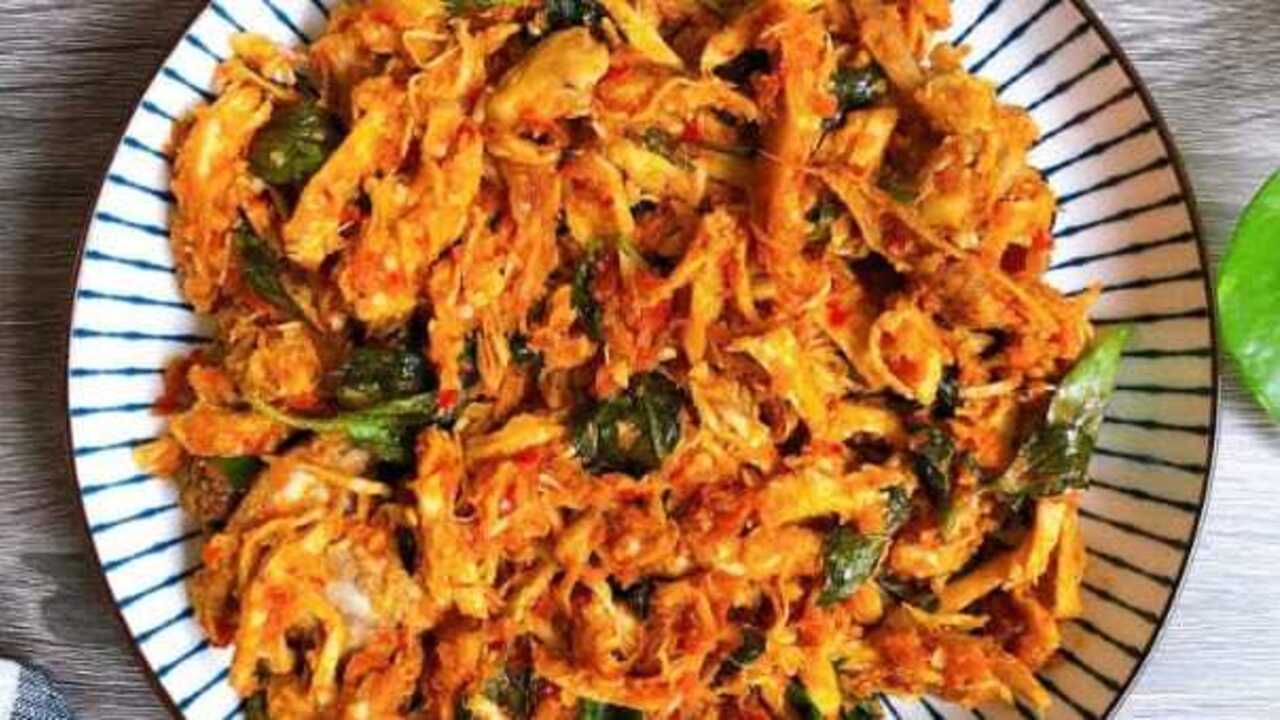 Ayam Suir Pedas Hidangan Nikmat yang Menggoyang Lidah