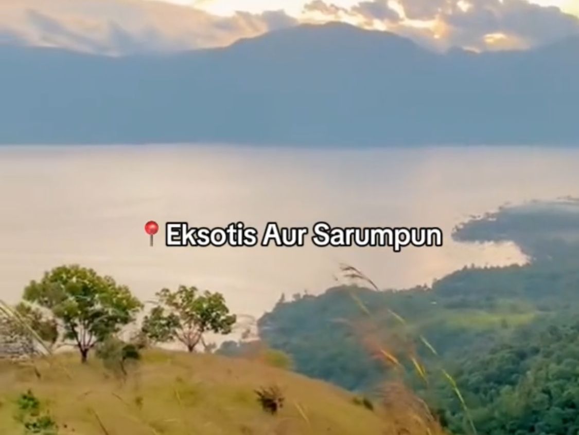 Menikmati Keindahan Danau Singkarak dari Puncak Aua Sarumpun