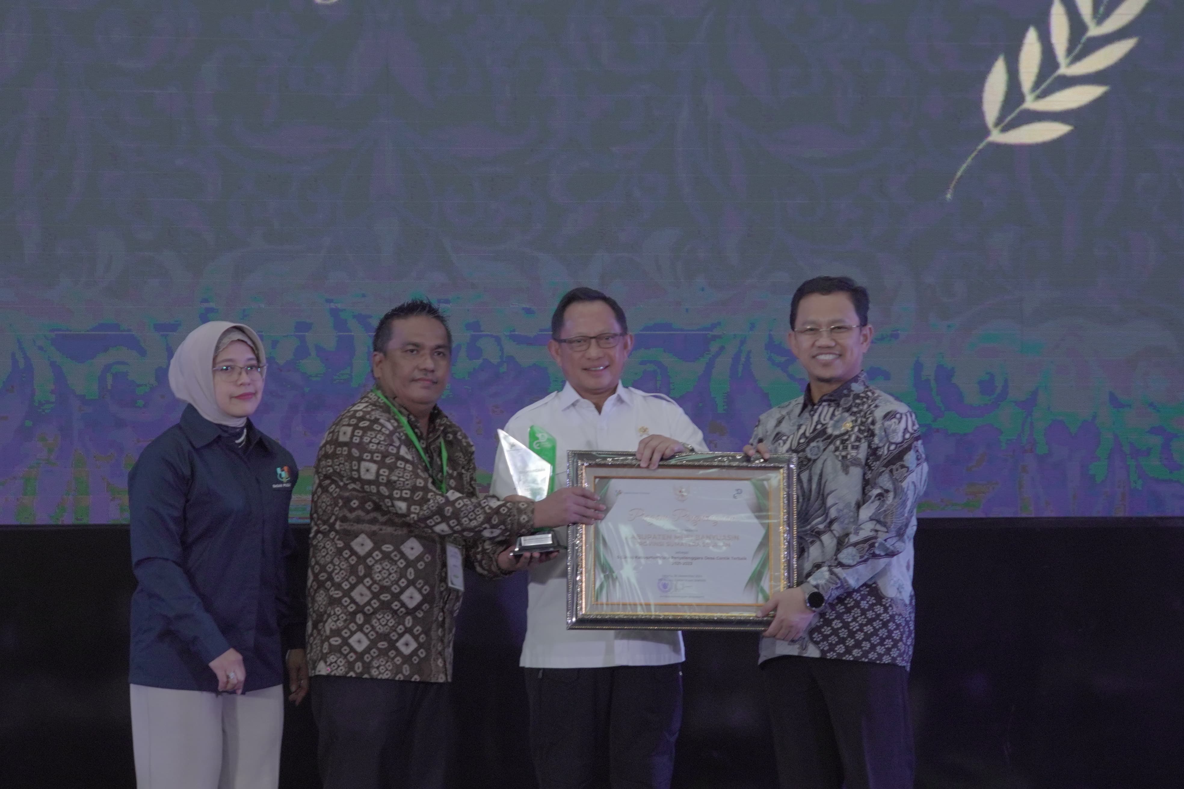 Pj Bupati Musi Banyuasin Terima Penghargaan, Anugerah Hari Statistik Nasional (HSN) 2024