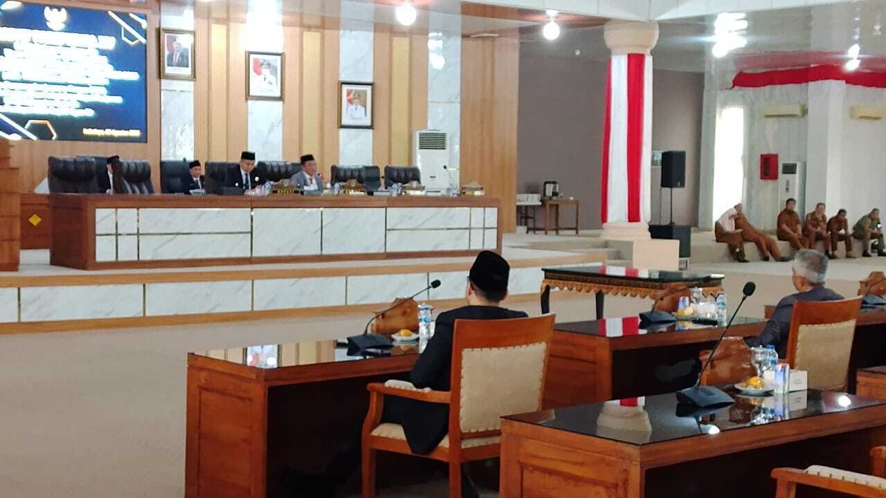 Ada Apa, Lebih Dari Separuh Anggota DPRD OI Kompak Tak Hadiri Paripurna