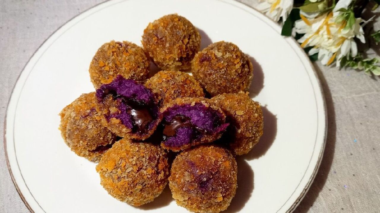 Bola Ubi Ungu Isi Coklat Lumer, Tren Cemilan yang Menggoda Lidah