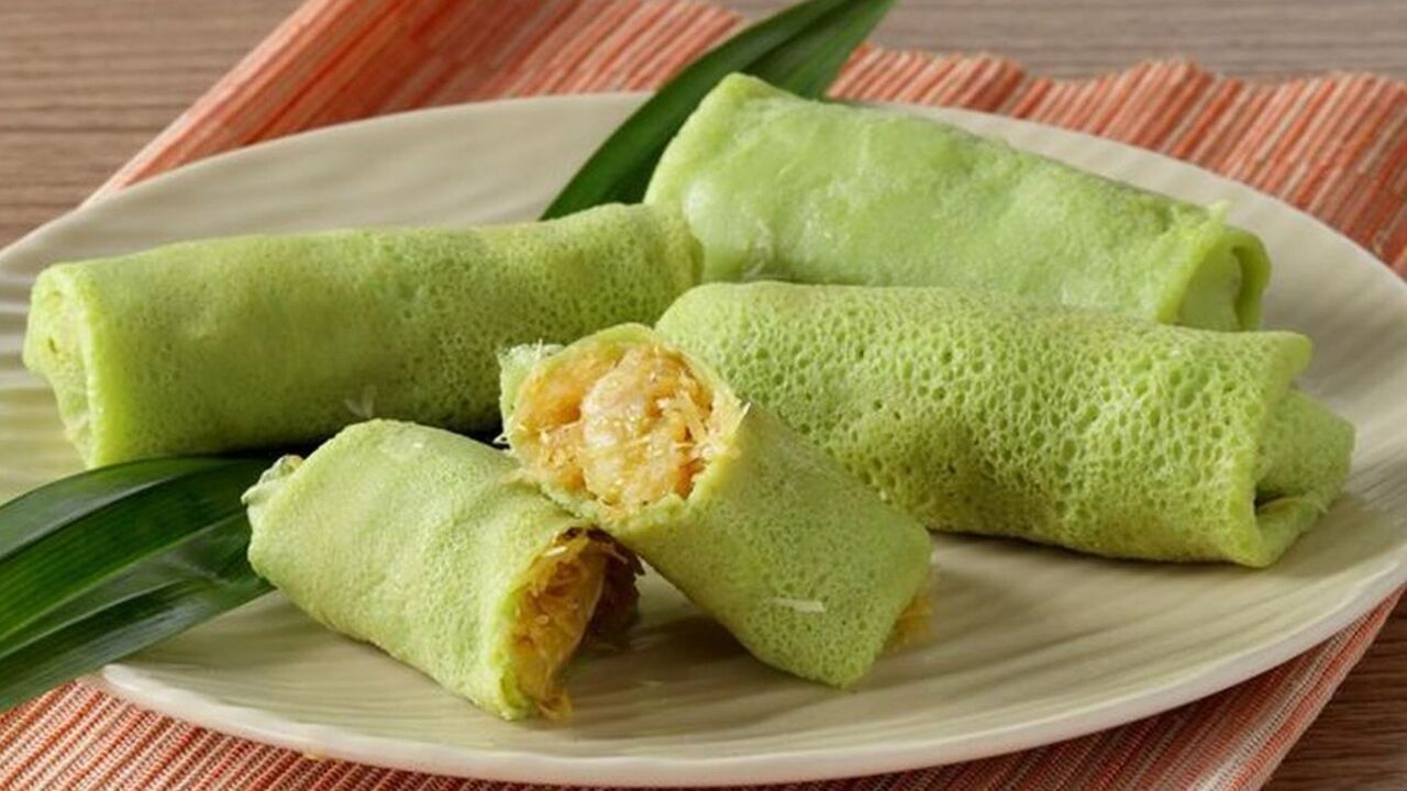 Dadar Gulung Isi Pisang, Kuliner Tradisional yang Tetap Bertahan di Tengah Gempuran Jajanan Modern