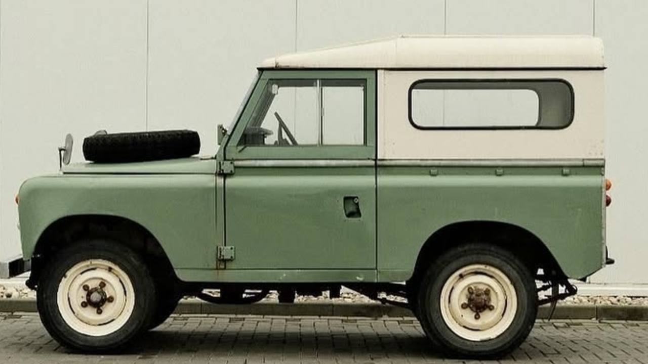 1965 Land Rover Seri 2A Desain Klasik dengan Performa Tanpa Tanding