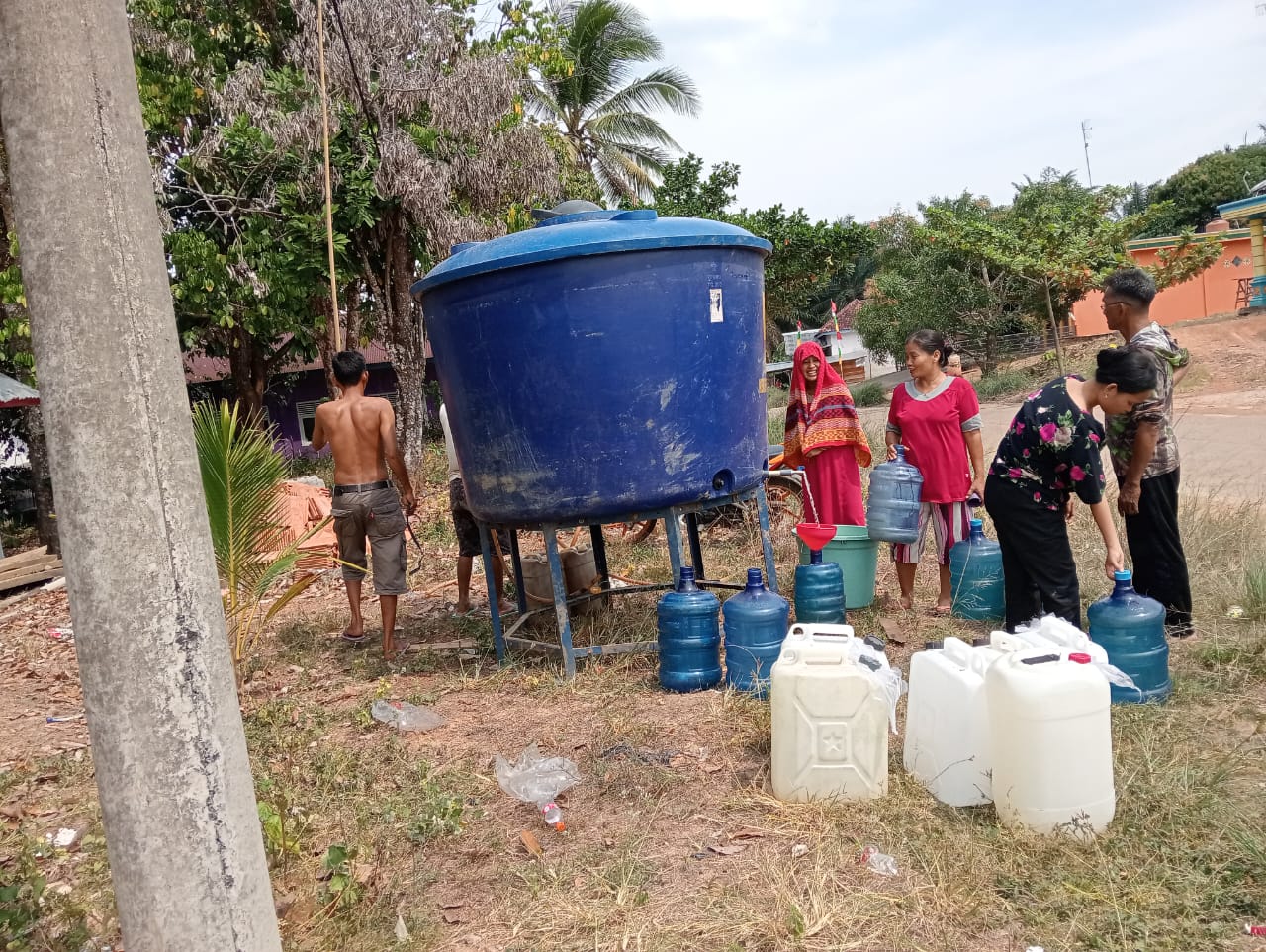 Pj Bupati Apriyadi Siagakan Bantuan Air Bersih Buat Warga