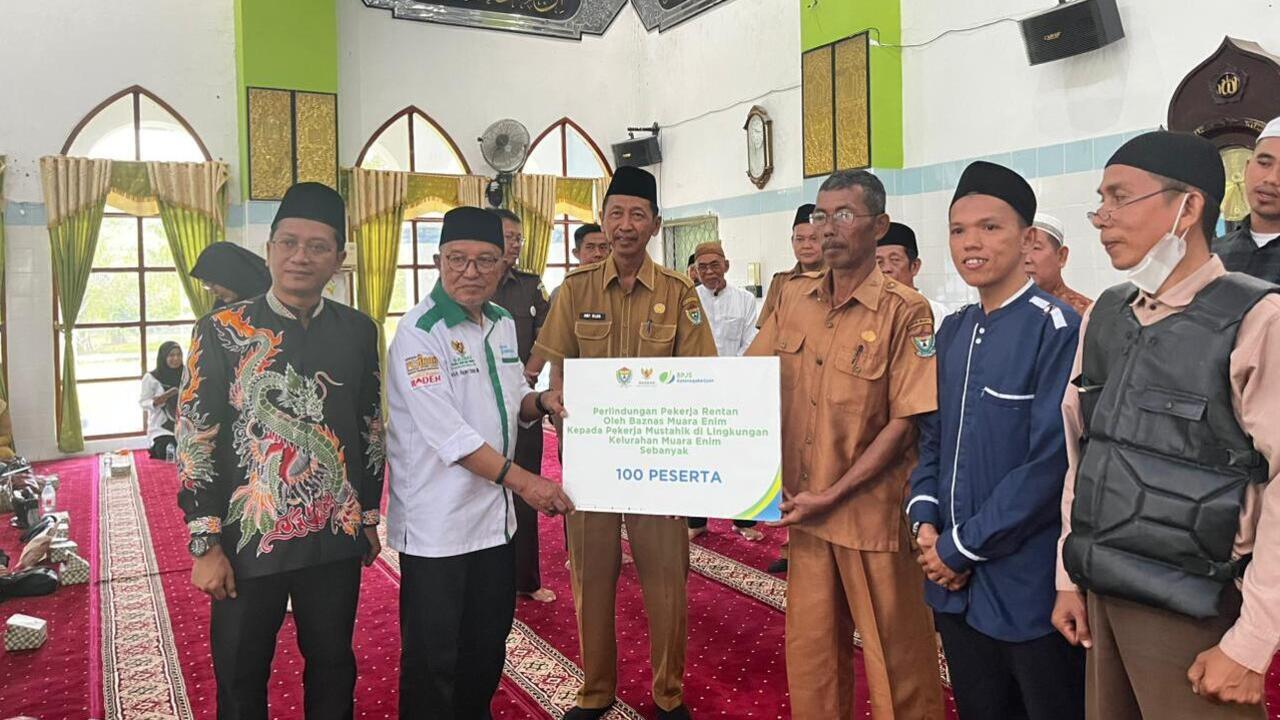 Pertama di Sumsel, Baznas Berikan Jaminan Sosial 100 Pekerja Rentan 