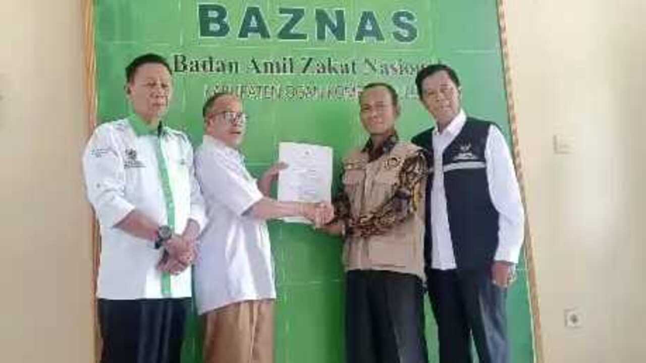 Perkuat Penghimpunan, Baznas OKU Serahkan Dua SK UPZ 