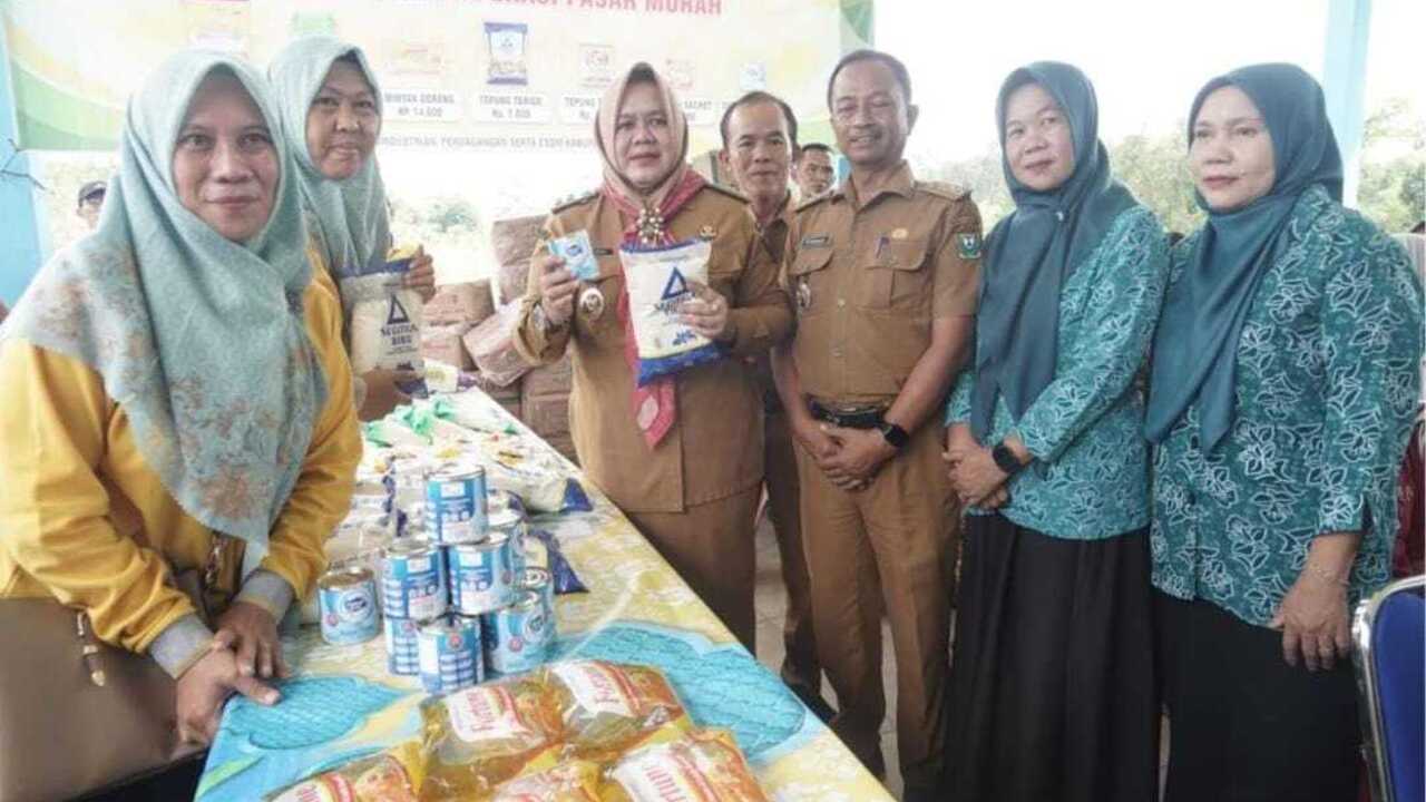 Hj Sumarni Pastikan Kebutuhan Pokok Masyarakat Terpenuhi