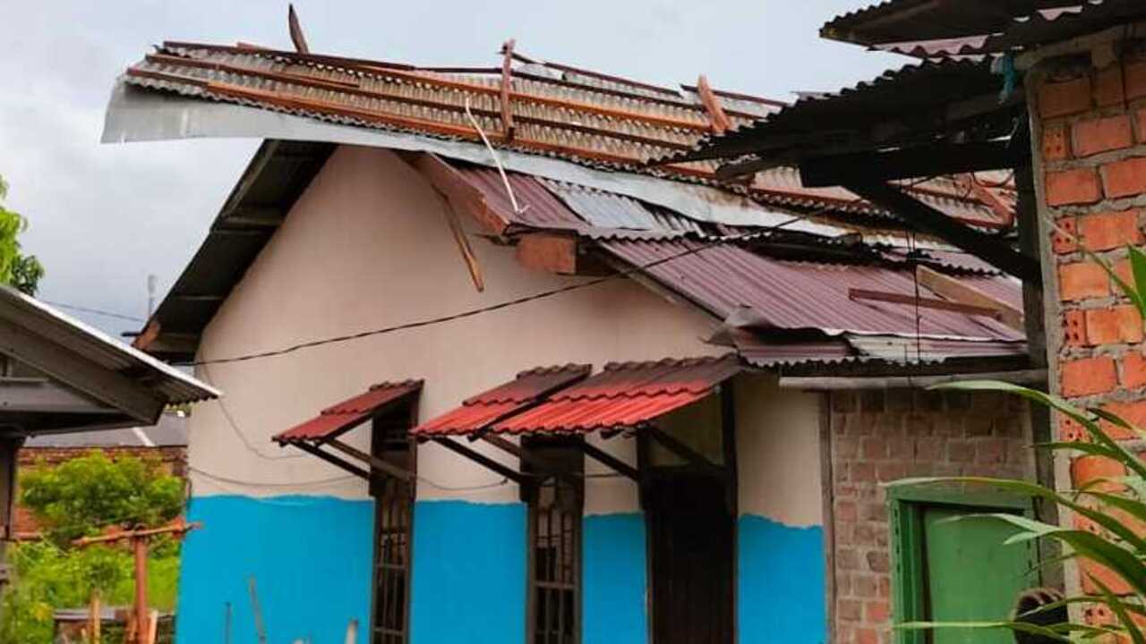 Diterjang Puting Beliung 4 Rumah Warga Prabujaya Rusak