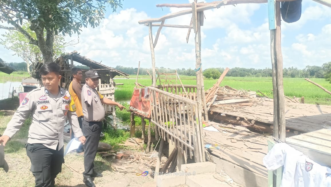 Rumah Warga di Sungai Pinang II Roboh Diterjang Cuaca Ekstrem