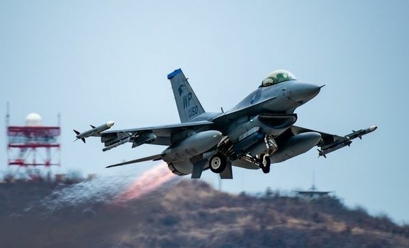 F-16 Fighting Falcon: Menembus Langit dengan Keunggulan dan Karakter Unik