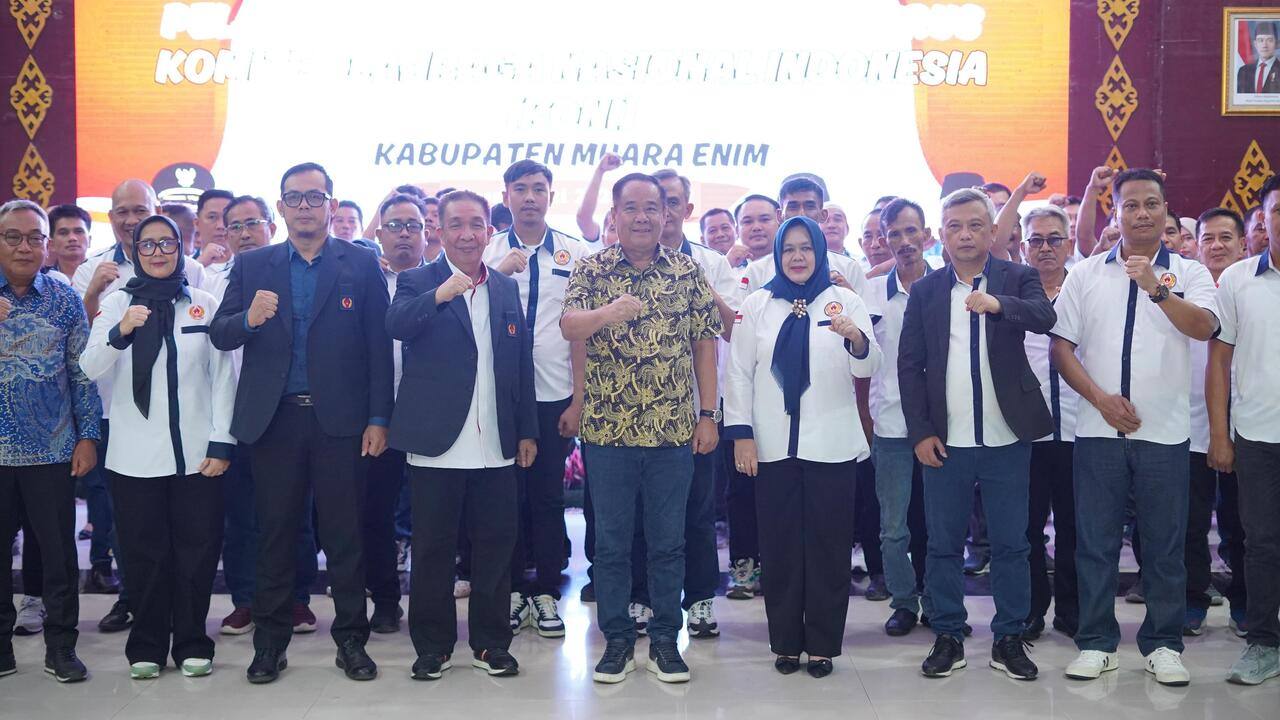 Wagub Cik Ujang Kukuhkan Kepengurusan KONI Muara Enim Masa Bakti 2025-2029