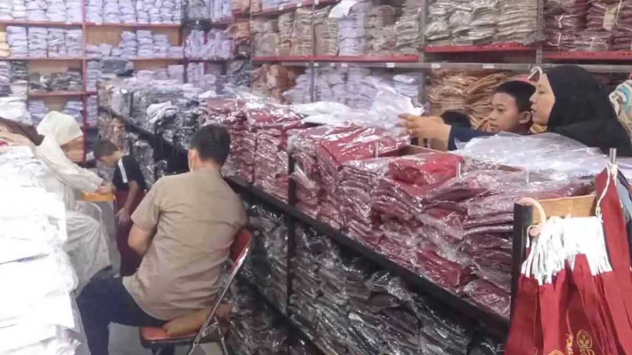 Penjualan Seragam Sekolah Anjlok, Konon Ini Penyebabnya