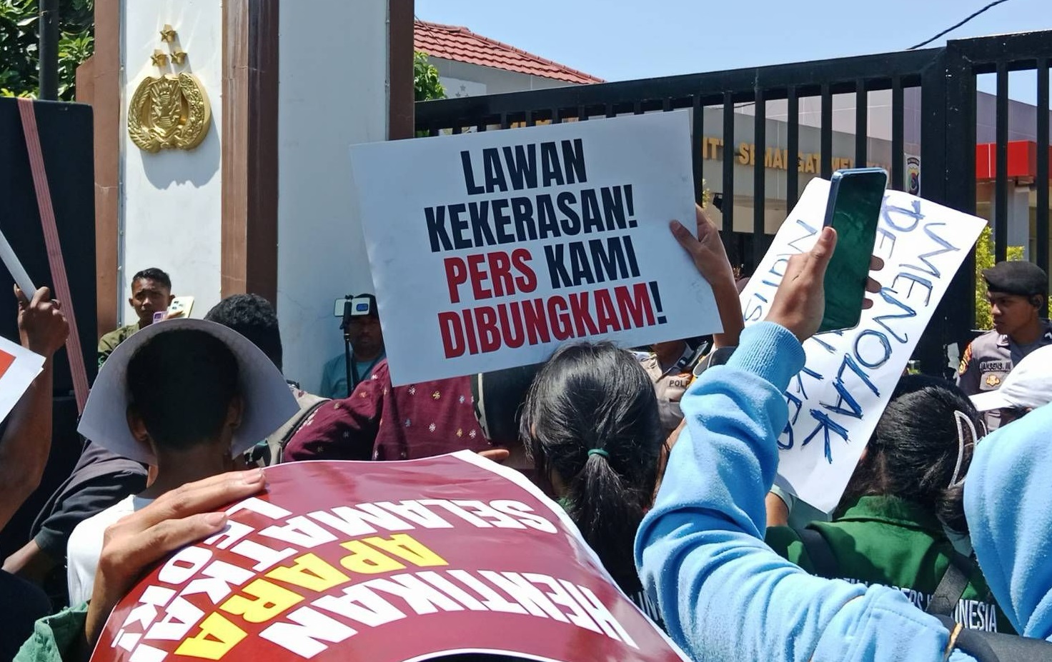 Kasus Kekerasan: Media Floresa Laporkan Oknum Polres Manggarai dan Oknum Jurnalis ke Polda NTT