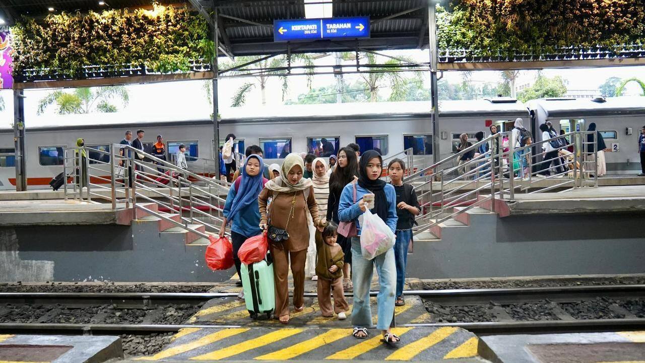Penumpang Stasiun KA Baturaja Melonjak Pada Libur Waisak