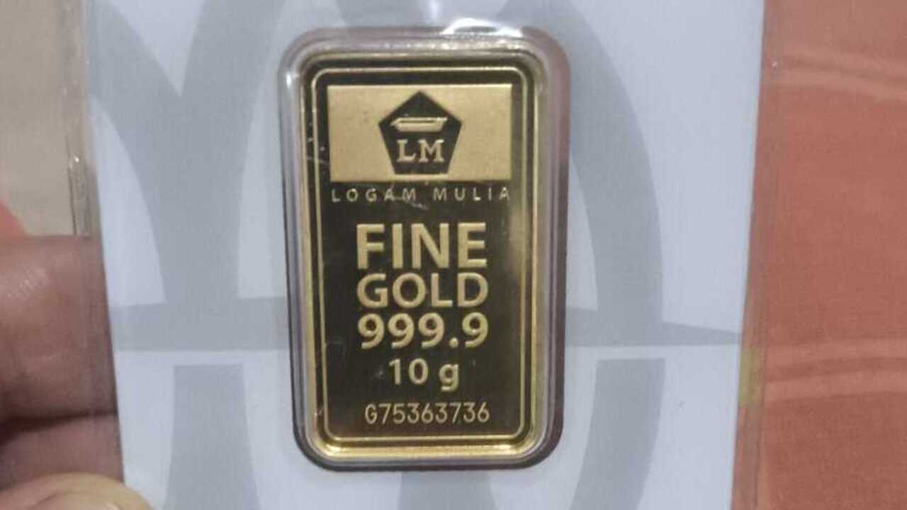 Harga Emas Antam Melambung, Saat Emas Dunia Justru Melemah