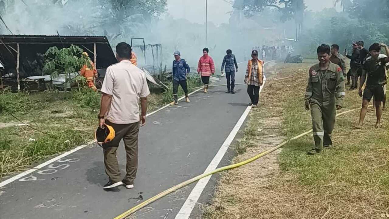Diduga Dipicu Puntung Rokok, Rumah Papan di Sukajadi Prabumulih Ludes Terbakar