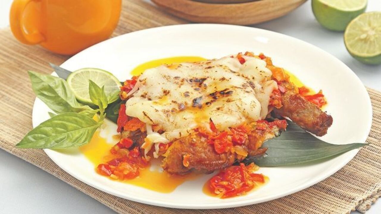 Ayam Geprek Mozzarella, Sensasi Baru Kuliner Pedas yang Menggoda Lidah