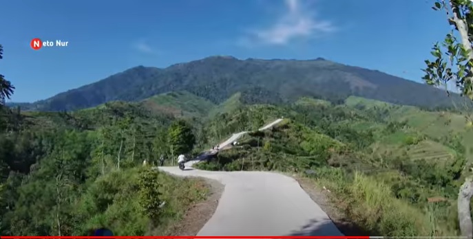 ‘Tol Kahyangan’, Jalan Viral Menuju Lokasi Wisata Negeri Kahyangan di Magelang, Pemandangannya Super Keren