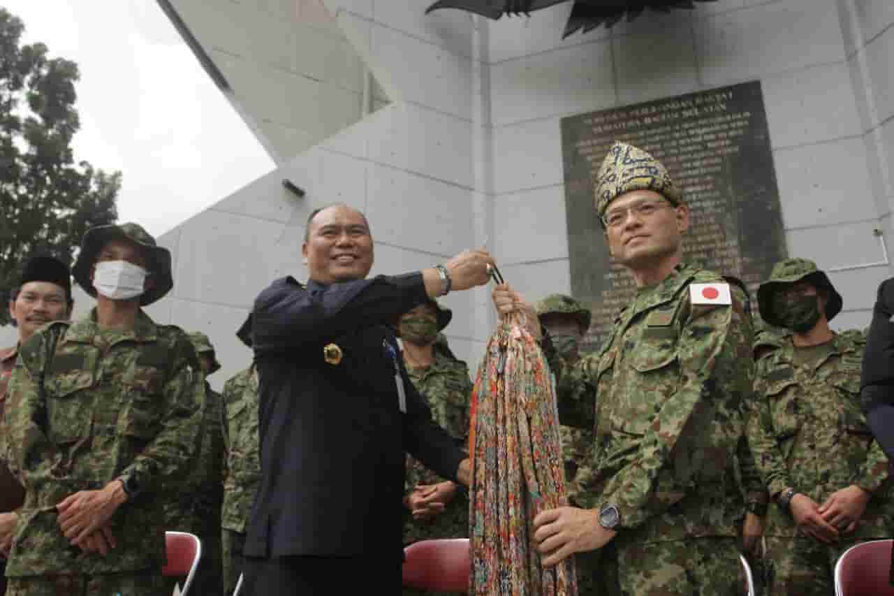 Sebagai Bentuk Perdamaian, Pasukan Tentara Jepang Hadiahi Origami Burung Bangau Untuk Kota Palembang