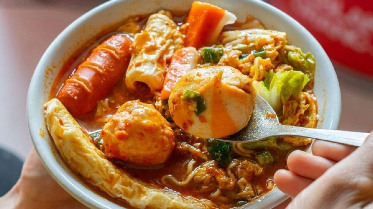 Seblak : Cita Rasa Pedas Khas Bandung yang Mendunia