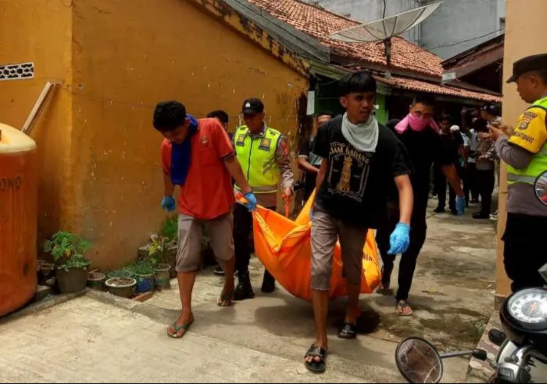 Mayat Busuk Ditemukan di Kosan, Warga Bakung Geger