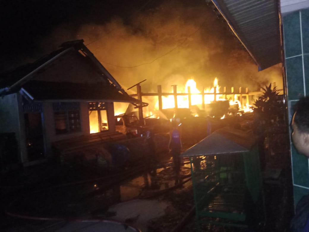 Panglong Kayu Milik Pensiunan TNI di OKU Ludes Terbakar