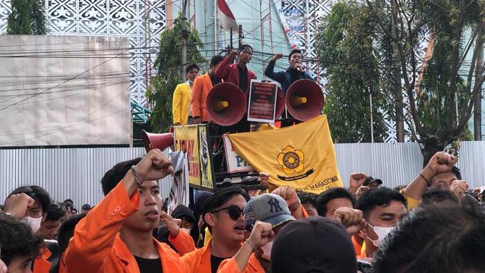 Sumsel Darurat Asap! Ratusan Mahasiswa Geruduk Kantor Gubernur, Minta Deru Penuhi 6 Tuntutan