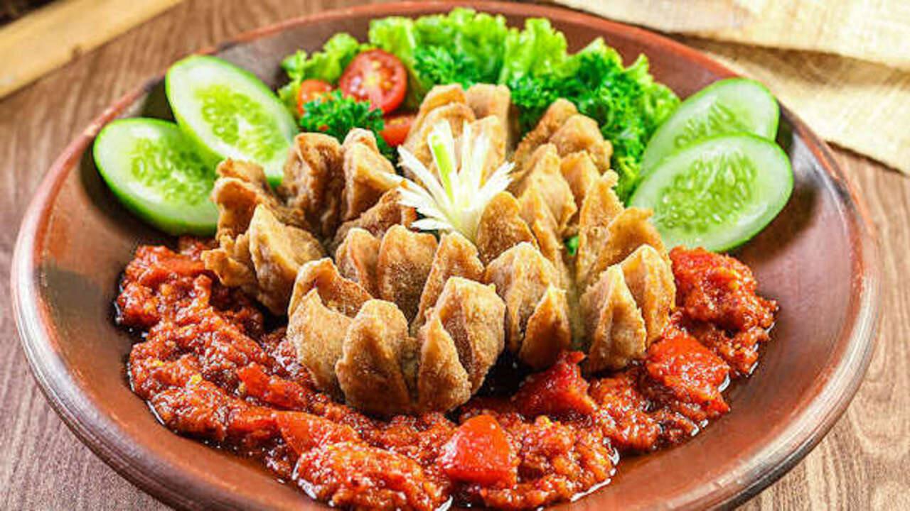 Bakso Goreng Aci Mekar, Jajanan Viral yang Bikin Ketagihan Warga Kota