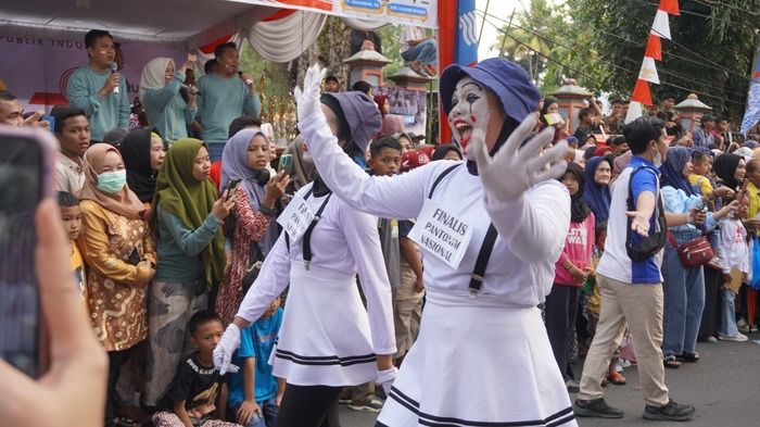 Masyarakat OKI Rayakan HUT RI ke-78 Lewat Kirab Budaya dan Karnaval Pembangunan
