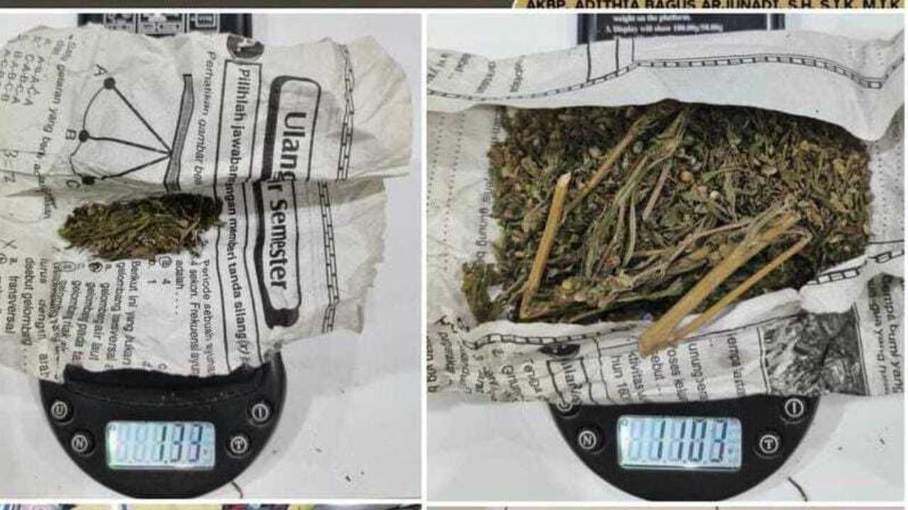 Duduk Santai Diatas Motor,  Seorang Pemuda Disergap Polisi