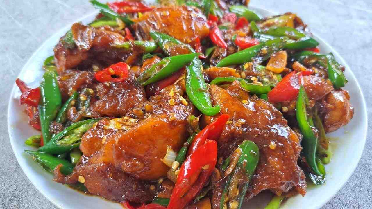 Ayam Kecap Cabe Ijo Pedas Manis Jadi Favorit Baru Pecinta Masakan Rumahan