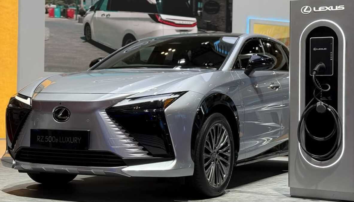 Lexus RZ 500e: Lebih Bertenaga, Lebih Pintar, dan Jadi Pelopor Steer-by-Wire di Indonesia