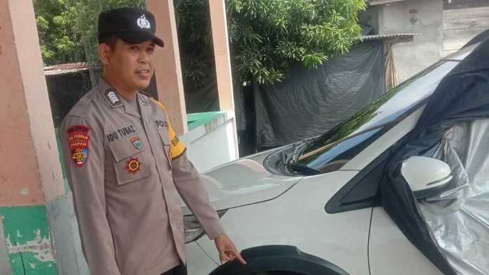 Hendak Berangkat Kerja, PNS Ini Kaget Velg Serta Ban Mibilnya Hilang, Ternyata Ini Yang Terjadi