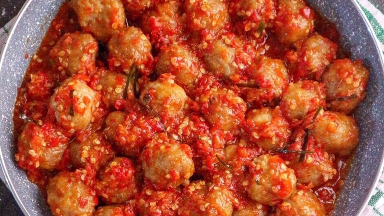 Pentol Pedas : Jajanan Sederhana yang Menjadi Primadona Kuliner Nusantara