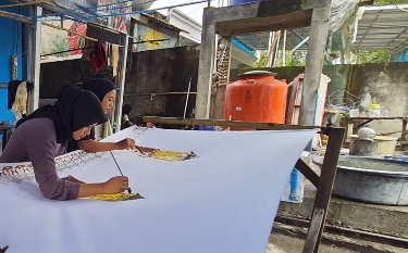 Batik Ambinan Tinggi Angkat Budaya Lokal Muara Enim