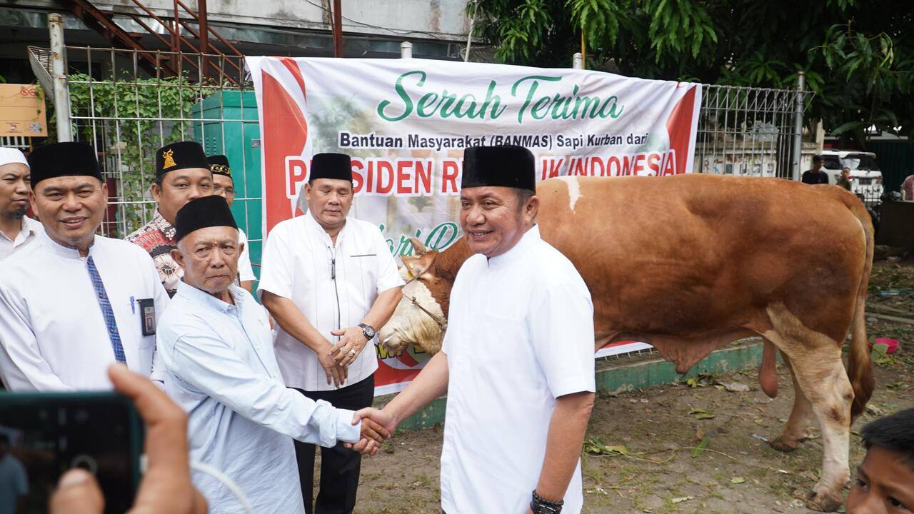 Gubernur Sumsel Herman Deru Tinjau Pemotongan Qurban Usai Shalat Jumat dan Open House Iduladha