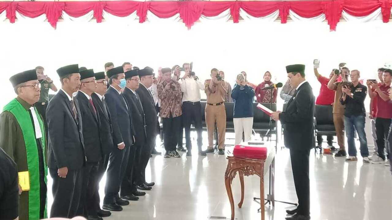 Bupati Edison Rotasi 6 Pejabat