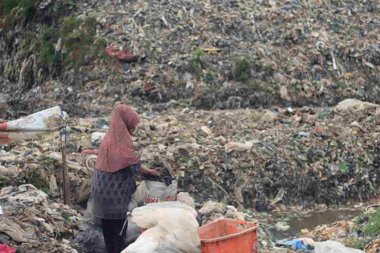 Sampah Warga Sumbat Saluran Air, Ini Pesan Wawako Palembang