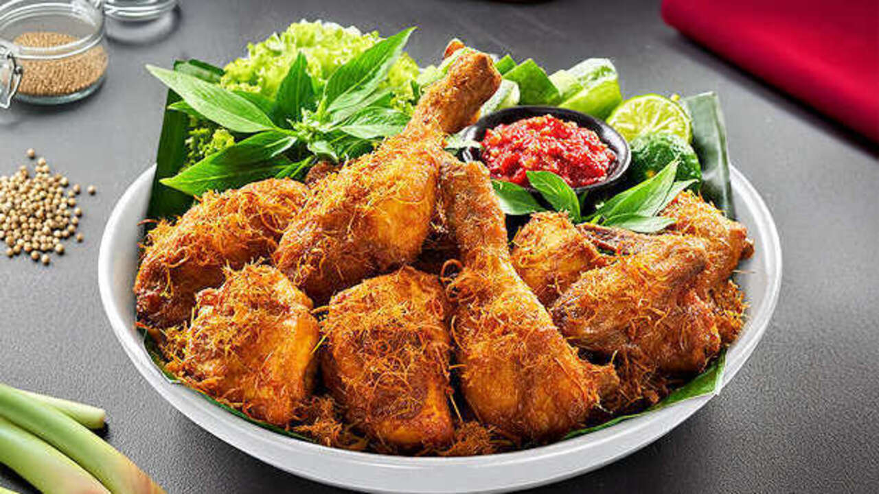 Ayam Goreng Lengkuas : Kuliner Tradisional yang Memikat Lidah dan Menyimpan Khasiat