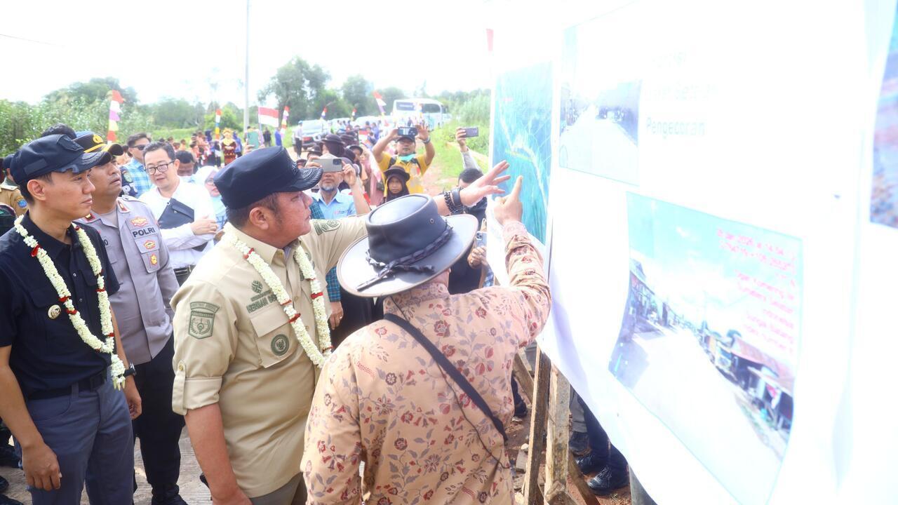 Gubernur Herman Deru Resmikan Jalan CSR PT OKI Pulp, Dorong Percepatan Pembangunan Air Sugihan